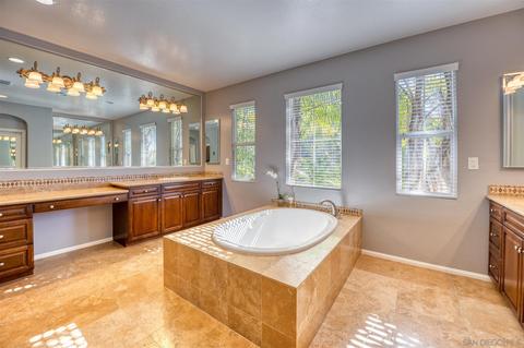 7432 Circulo Sequoia, Carlsbad, CA 92009 photo 23