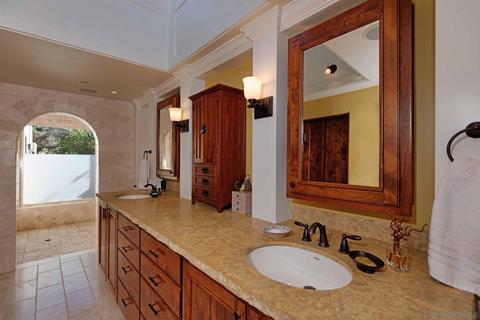 1745 Valdes Dr, La Jolla, CA 92037 photo 17