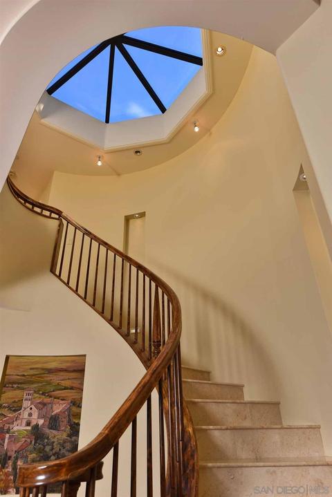 1745 Valdes Dr, La Jolla, CA 92037 photo 25