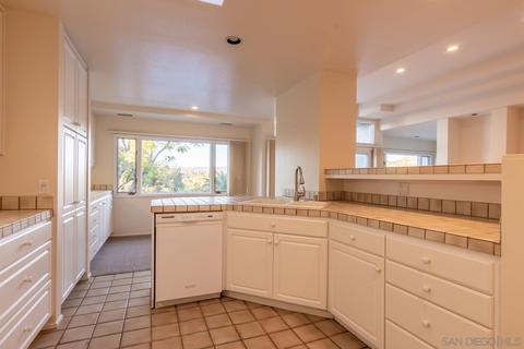 1207 Valencia Dr, Escondido, CA 92025 photo 5