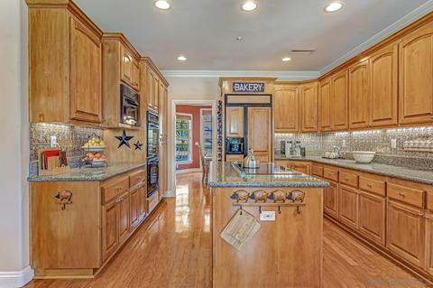 2035 Mango Gln, Vista, CA 92084 photo 14