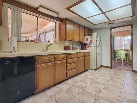 9669 Via Kenora, Spring Valley, CA 91977 photo 21