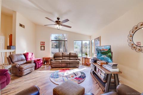 3145 El Ku Ave, Escondido, CA 92025 photo 2
