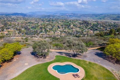 8 Rolling View Ln, Fallbrook, CA 92028 photo 2