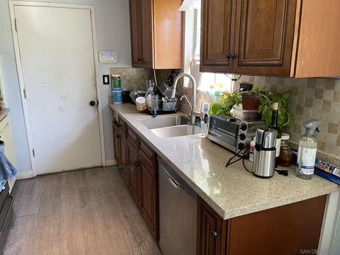 573 Gold Dr, Oceanside, CA 92057 photo 2