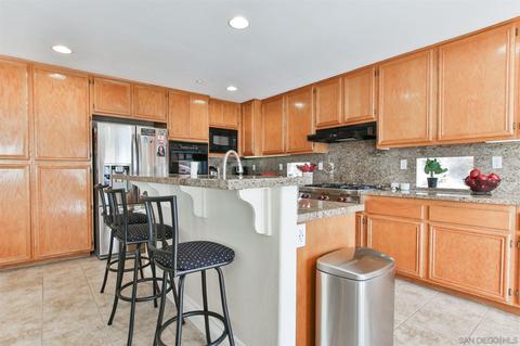 2049 Pointe Pkwy, Spring Valley, CA 91978 photo 4