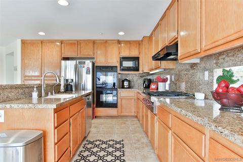 2049 Pointe Pkwy, Spring Valley, CA 91978 photo 3