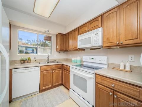 4406 Chickadee Way, Oceanside, CA 92057 photo 7
