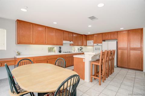 2128 Pointe Pkwy, Spring Valley, CA 91978 photo 5