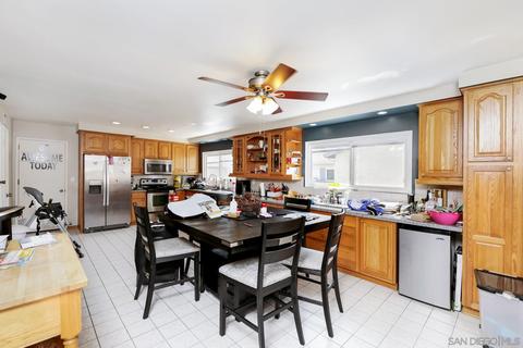 8594 Lake Bluffs Cir, Spring Valley, CA 91977 photo 2