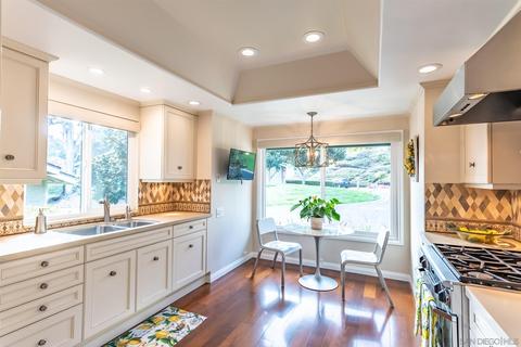 2081 Caminito Circulo Norte, La Jolla, CA 92037 photo 9