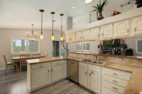 10476 Tatas Pl, Escondido, CA 92026 photo 13