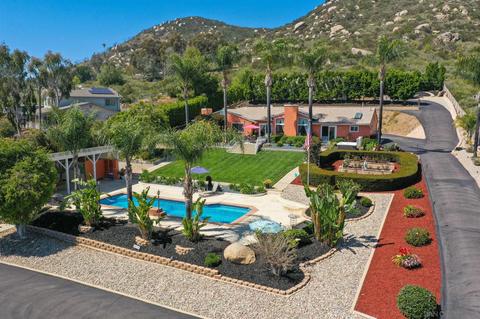 10476 Tatas Pl, Escondido, CA 92026 photo 2