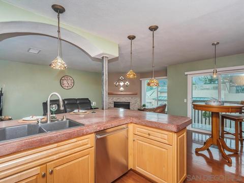 682 Ascot Dr, Vista, CA 92083 photo 11