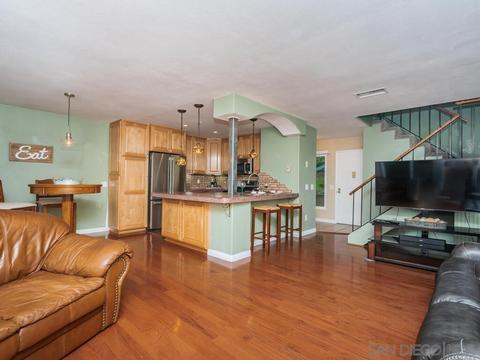 682 Ascot Dr, Vista, CA 92083 photo 5