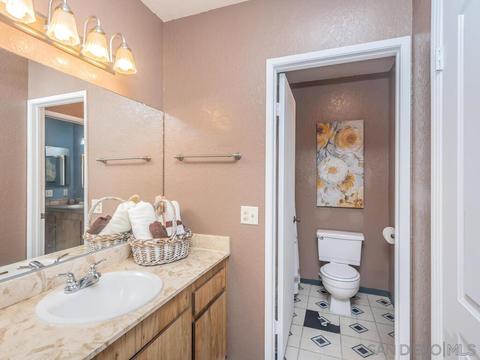 682 Ascot Dr, Vista, CA 92083 photo 17