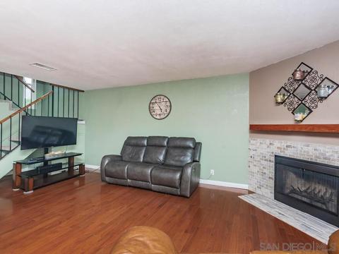 682 Ascot Dr, Vista, CA 92083 photo 4