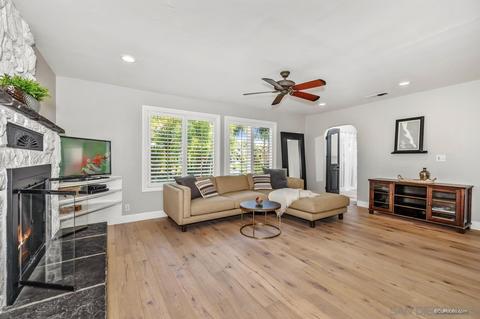 1375 Barbara Dr, Vista, CA 92084 photo 4