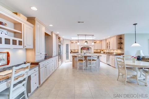 7666 Caminito Coromandel, La Jolla, CA 92037 photo 9