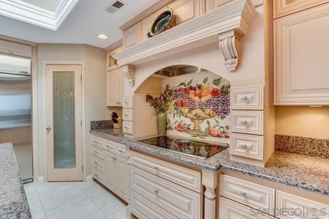 7666 Caminito Coromandel, La Jolla, CA 92037 photo 11