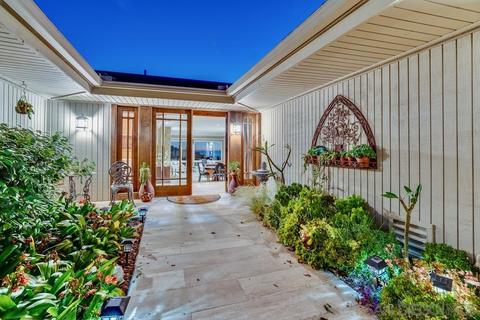 7666 Caminito Coromandel, La Jolla, CA 92037 photo 3