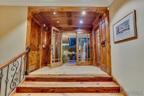 7666 Caminito Coromandel, La Jolla, CA 92037 photo 4