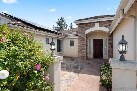 1052 Maxie Pl, Escondido, CA 92027 photo 3