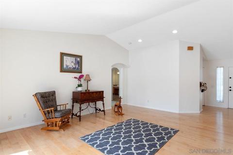1052 Maxie Pl, Escondido, CA 92027 photo 5