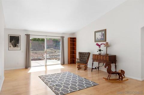 1052 Maxie Pl, Escondido, CA 92027 photo 4