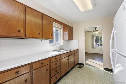 10366 San Carlos Dr, Spring Valley, CA 91978 photo 5