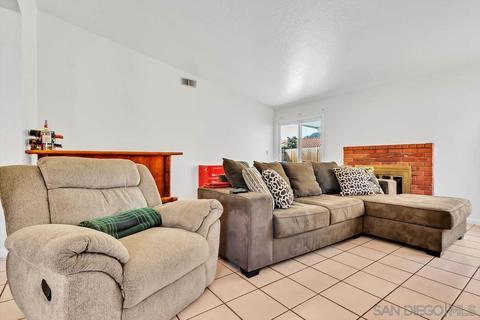 2729 Derringer Pl, Escondido, CA 92027 photo 4