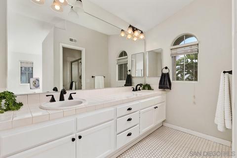 1540 Via Otano, Oceanside, CA 92056 photo 23