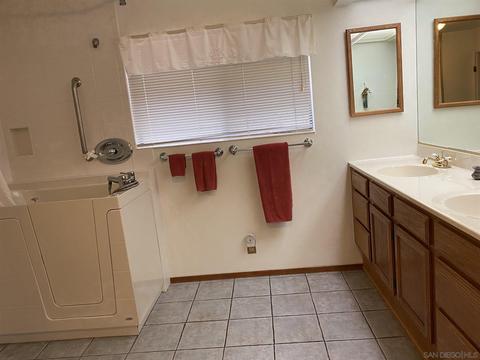 1635 Quiet Hills Dr, Oceanside, CA 92056 photo 8