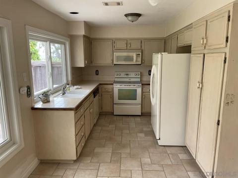 2374 Valley View Pl, Escondido, CA 92026 photo 5