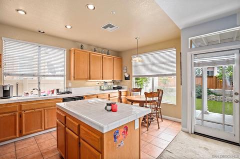2415 Starlight Gln, Escondido, CA 92026 photo 9