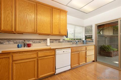 8080 Caminito Mallorca, La Jolla, CA 92037 photo 14