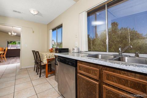 10392 Rochelle Ave, Santee, CA 92071 photo 3