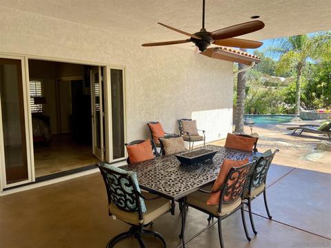 883 Evergreen Ln, Vista, CA 92084 photo 3