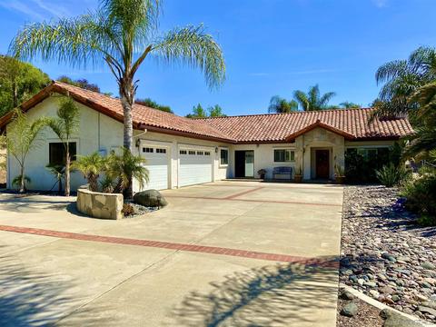 883 Evergreen Ln, Vista, CA 92084 photo 1
