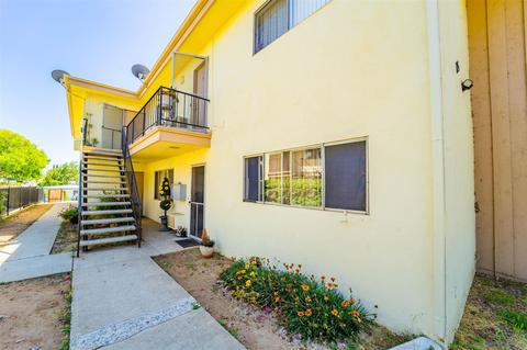 725 Elder, Fallbrook, CA 92028 photo 3