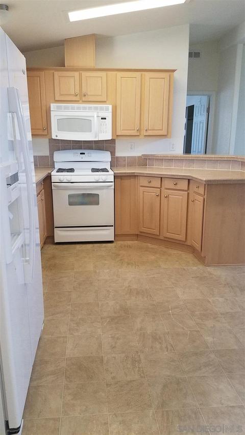 14042 Gardenia Ave #228, Poway, CA 92064 photo 2