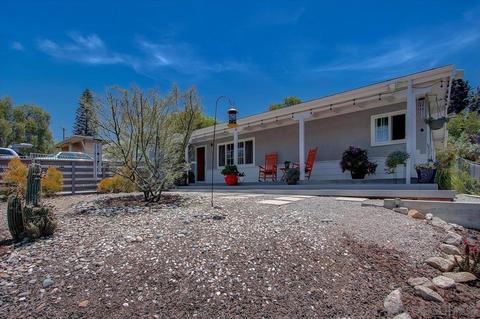 1105 Oak Dr, Vista, CA 92084 photo 2