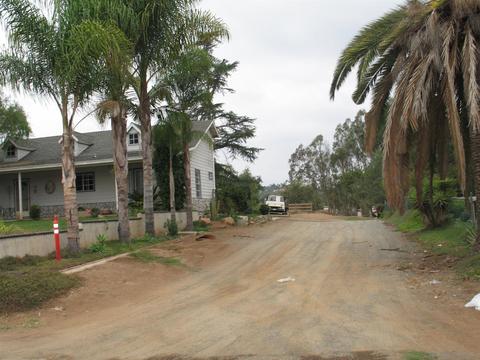 172 Palmyra Dr, Vista, CA 92084 photo 3