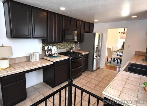 9370 Carmichael Dr, La Mesa, CA 91941 photo 15