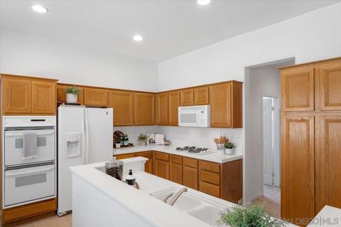 2195 Stone Castle, Fallbrook, CA 92028 photo 8
