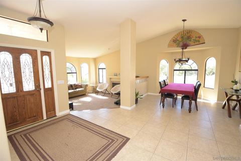 25245 Hereford Dr, Ramona, CA 92065 photo 2