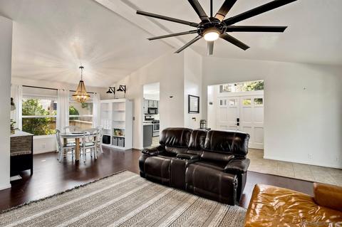 2341 Mapleleaf Dr, Vista, CA 92081 photo 5
