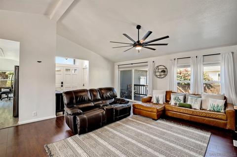 2341 Mapleleaf Dr, Vista, CA 92081 photo 2