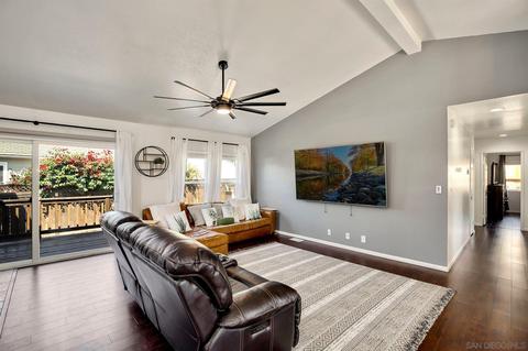 2341 Mapleleaf Dr, Vista, CA 92081 photo 3