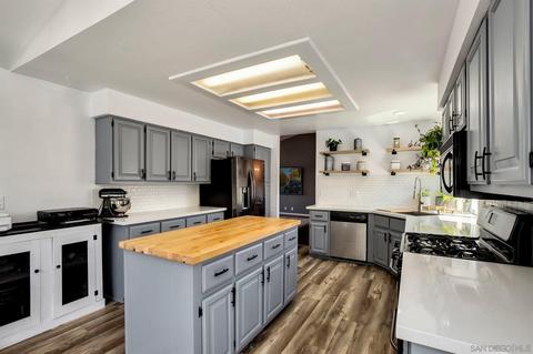 2341 Mapleleaf Dr, Vista, CA 92081 photo 12